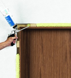 Mousse polyuréthane scellante élastique universelle